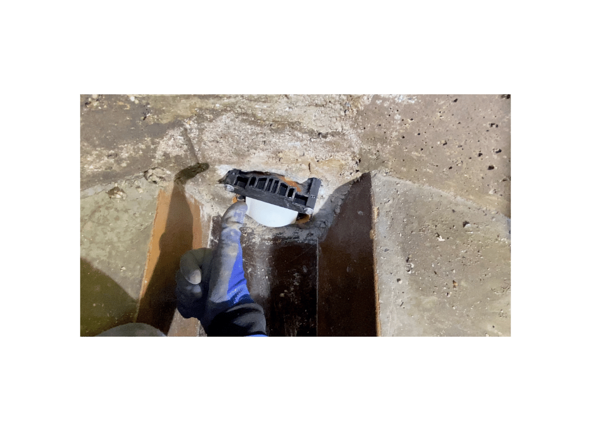 Carica il video: Istruzioni video per l'installazione della valvola antiriflusso in un'apertura di pulizia quadrata